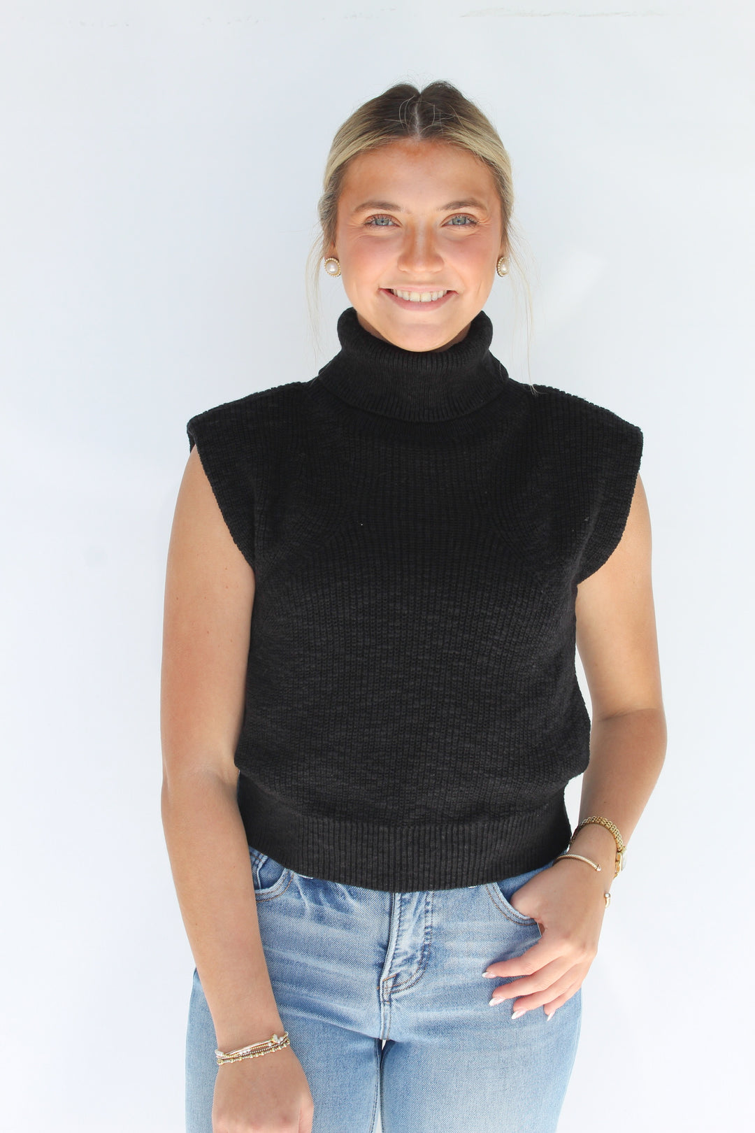 THE TATUM STRUCTURED CAP SLEEVE TURTLENECK TOP