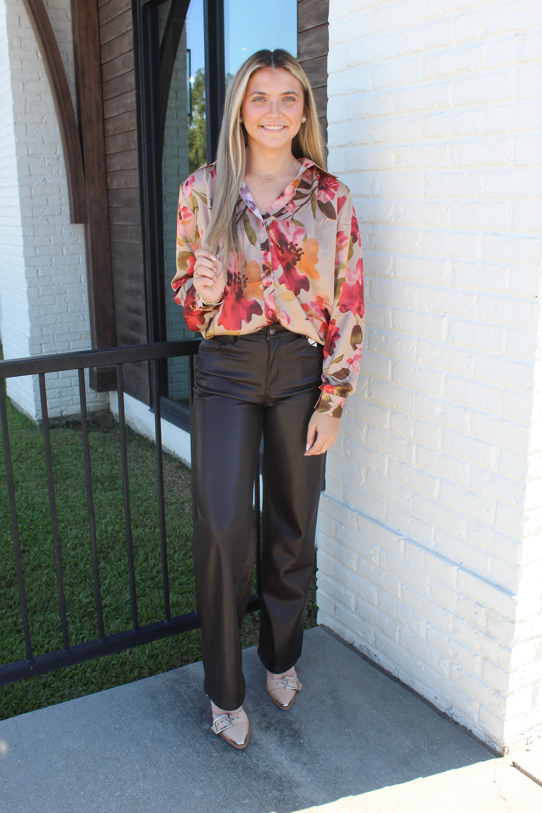 SOFTLY SPOKEN FLORAL BLOUSE