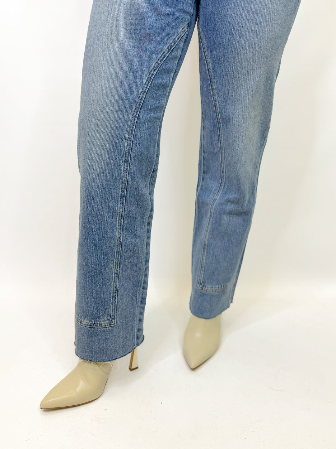FRAMED UP MID RISE STRAIGHT LEG JEANS