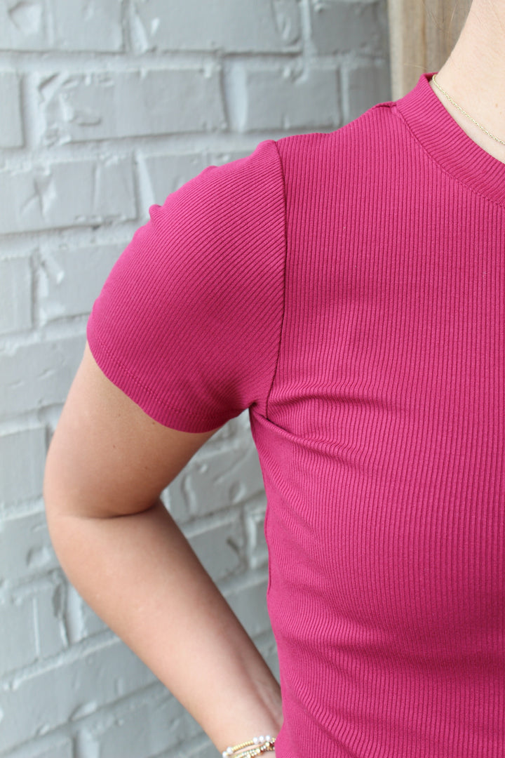THE ESSENTIAL SHORT SLEEVE RIBBED TEE