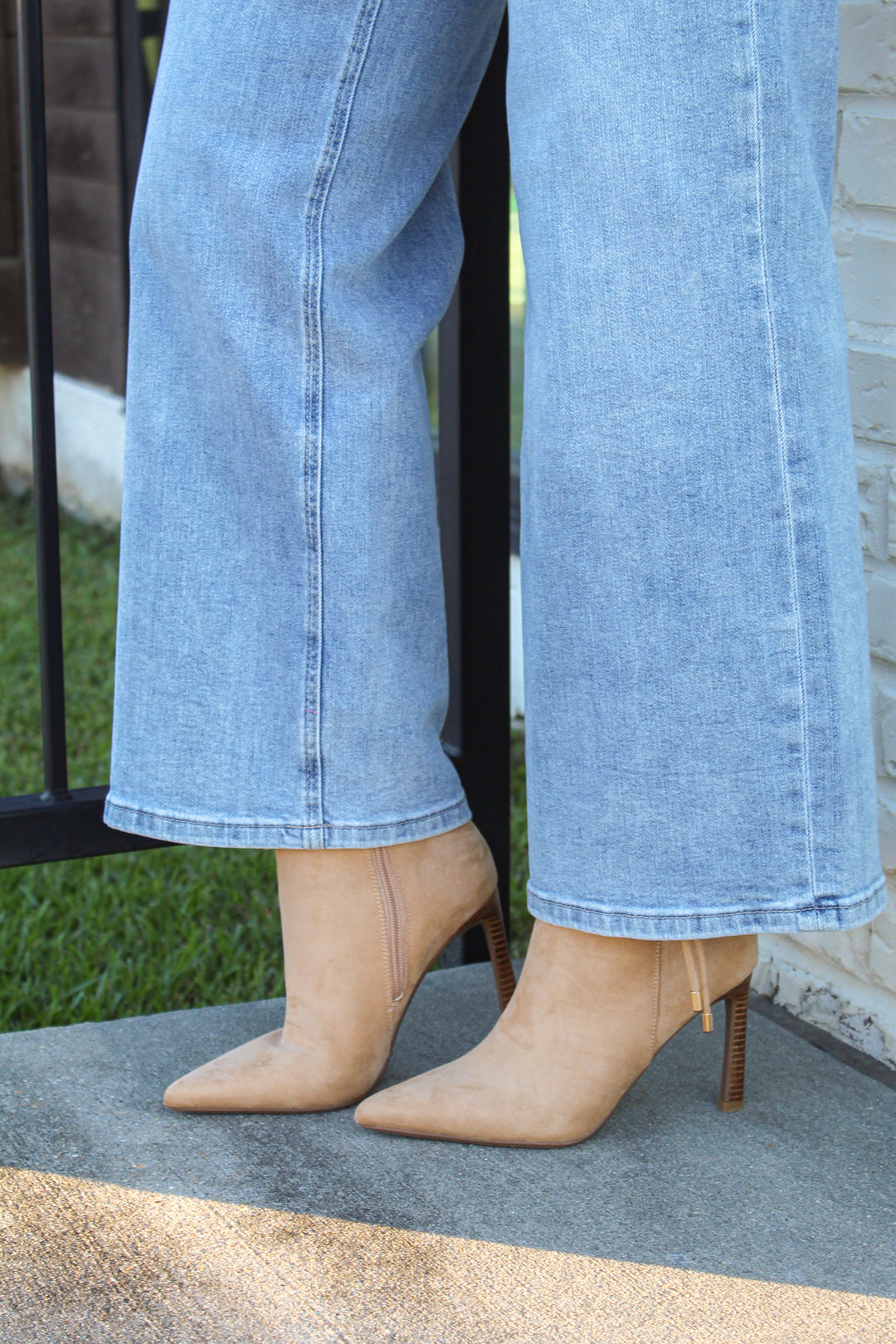 THE SPOTLIGHT BOOT