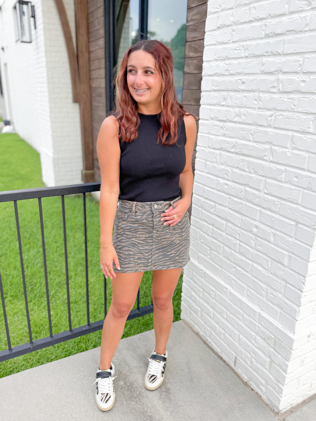 SLEEVELESS CRISS CROSS KNIT TOP