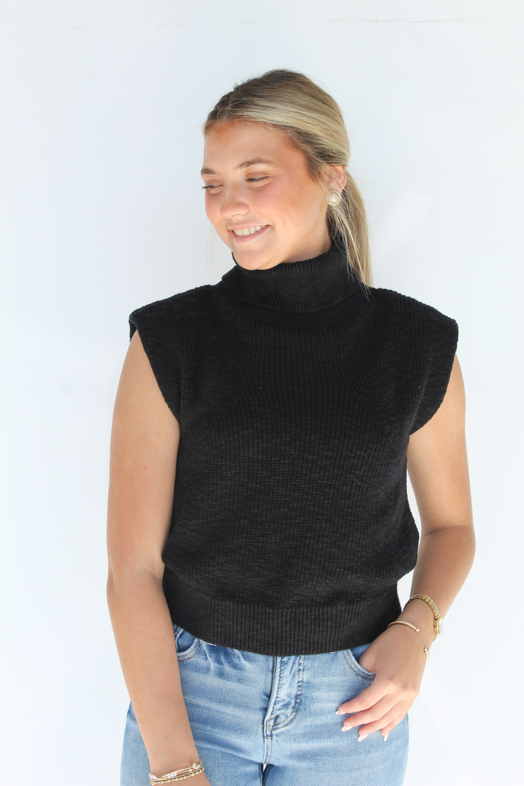 THE TATUM STRUCTURED CAP SLEEVE TURTLENECK TOP