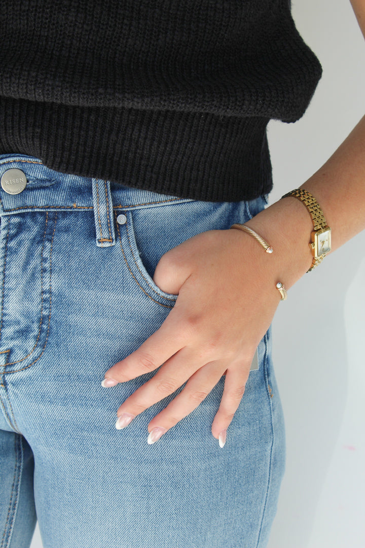 MID RISE STRAIGHT LEG JEAN