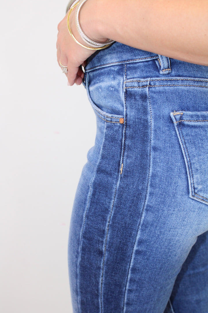 MID RISE MEDIUM WASH STRAIGHT LEG JEAN