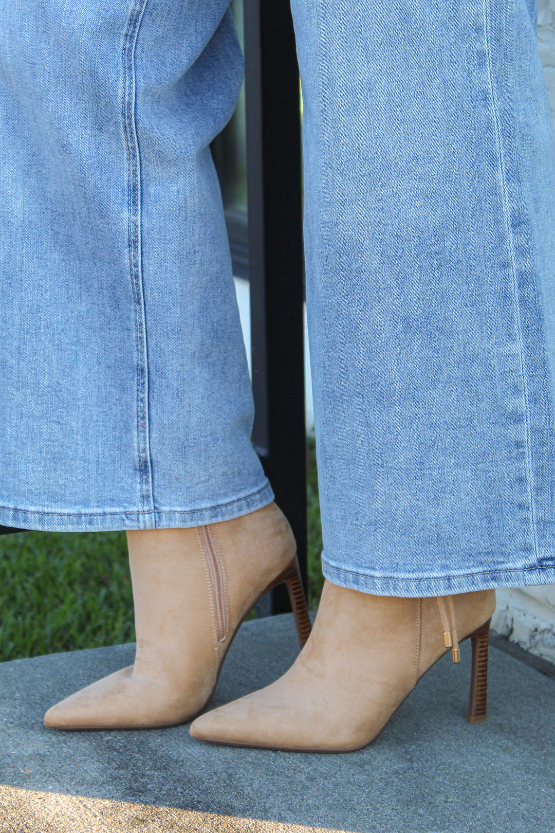 THE SPOTLIGHT BOOT
