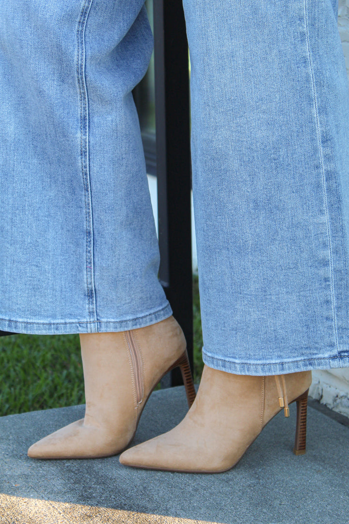 THE SPOTLIGHT BOOT