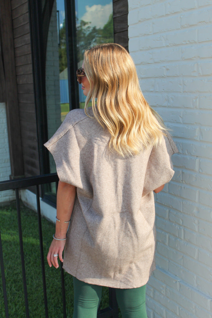 A LITTLE LAYER SLEEVELESS CARDIGAN