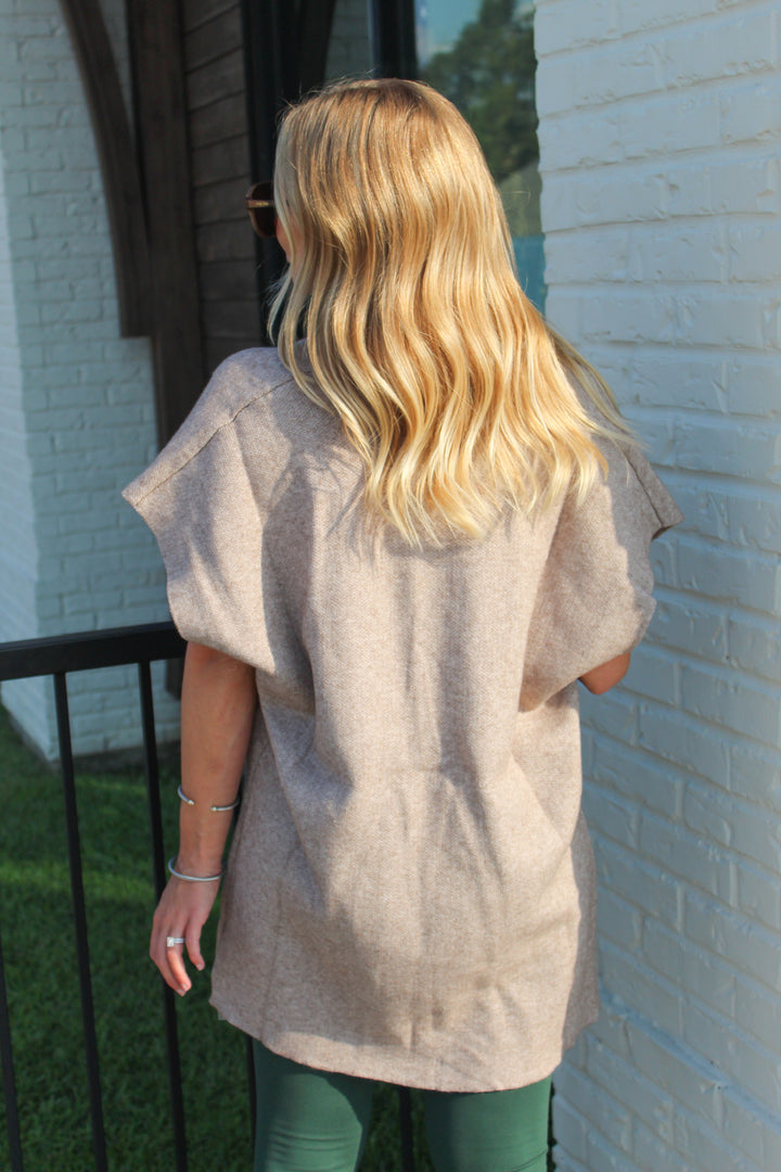A LITTLE LAYER SLEEVELESS CARDIGAN