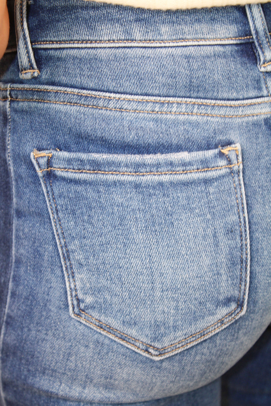 DARK WASH HIGH RISE CROP JEAN