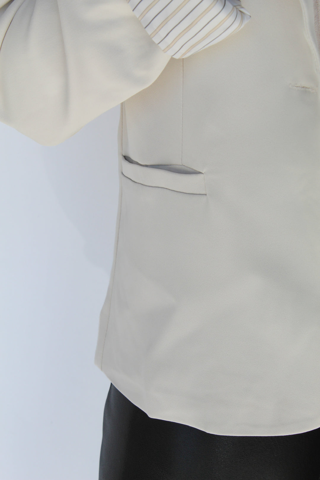 THE FIRST CLASS ONE BUTTON BLAZER