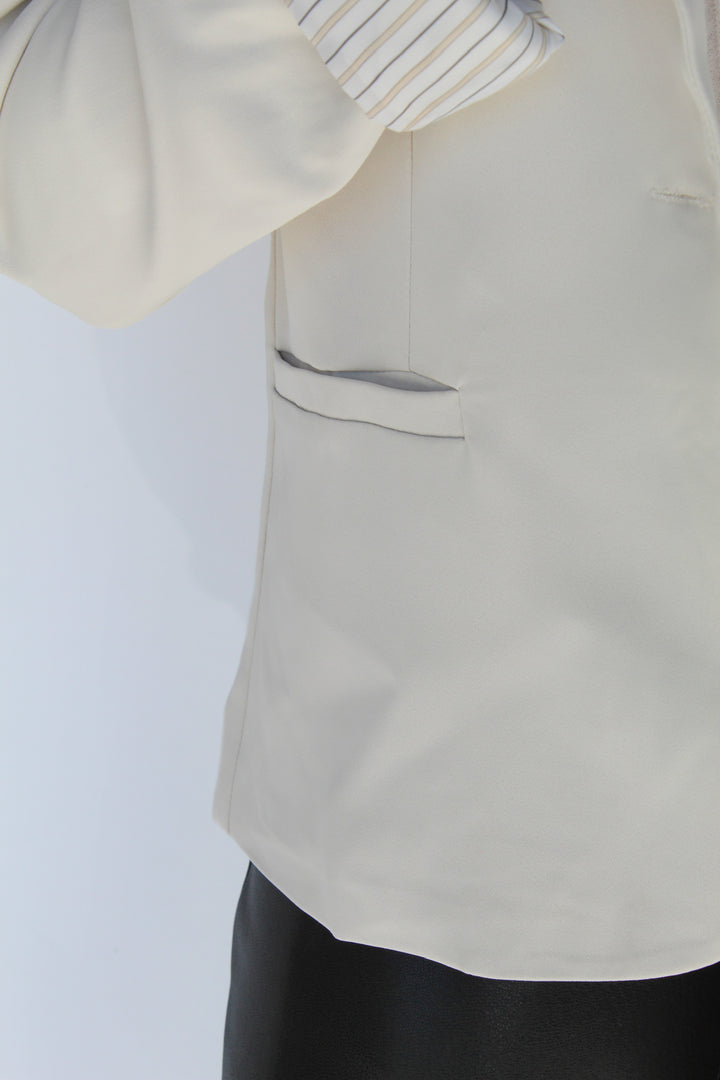 THE FIRST CLASS ONE BUTTON BLAZER