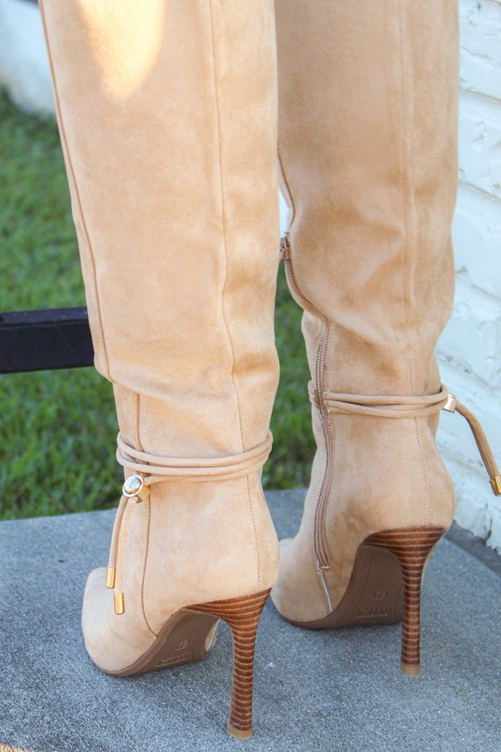 THE SPOTLIGHT BOOT