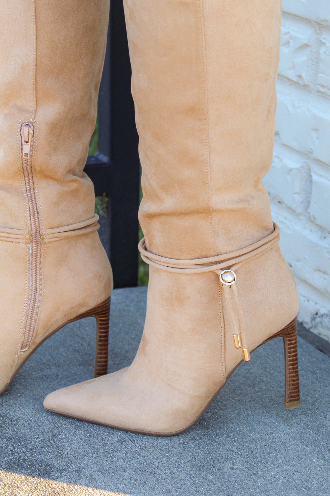 THE SPOTLIGHT BOOT