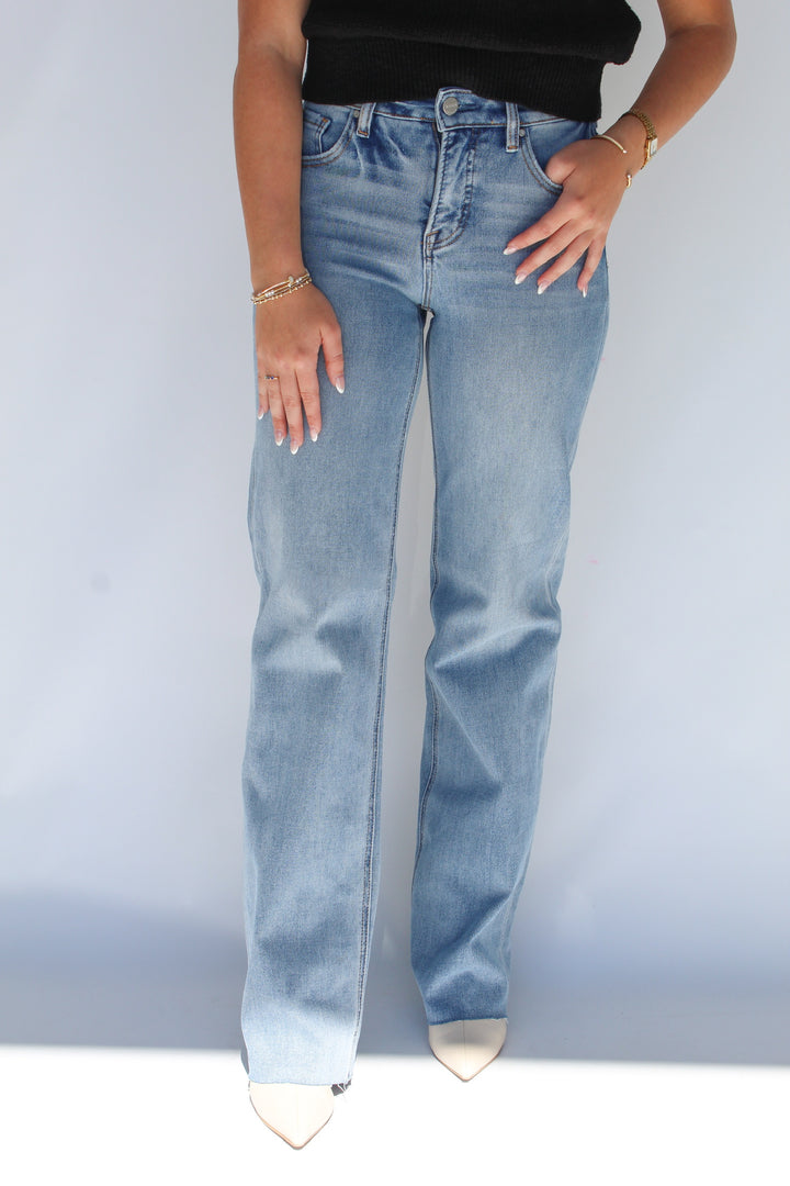 MID RISE STRAIGHT LEG JEAN