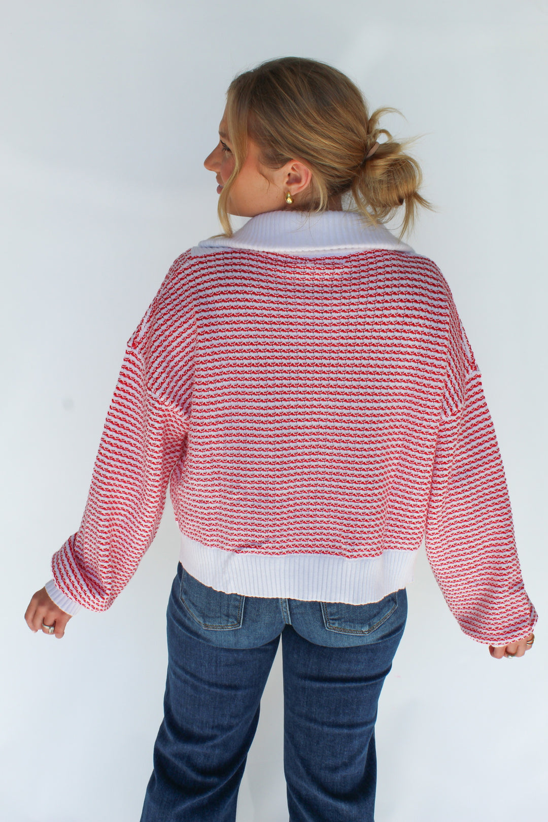A FINE LINE STRIPED HALF ZIP SWEATER