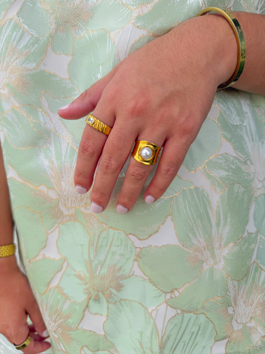 MIA PEARL OVERSIZED RING