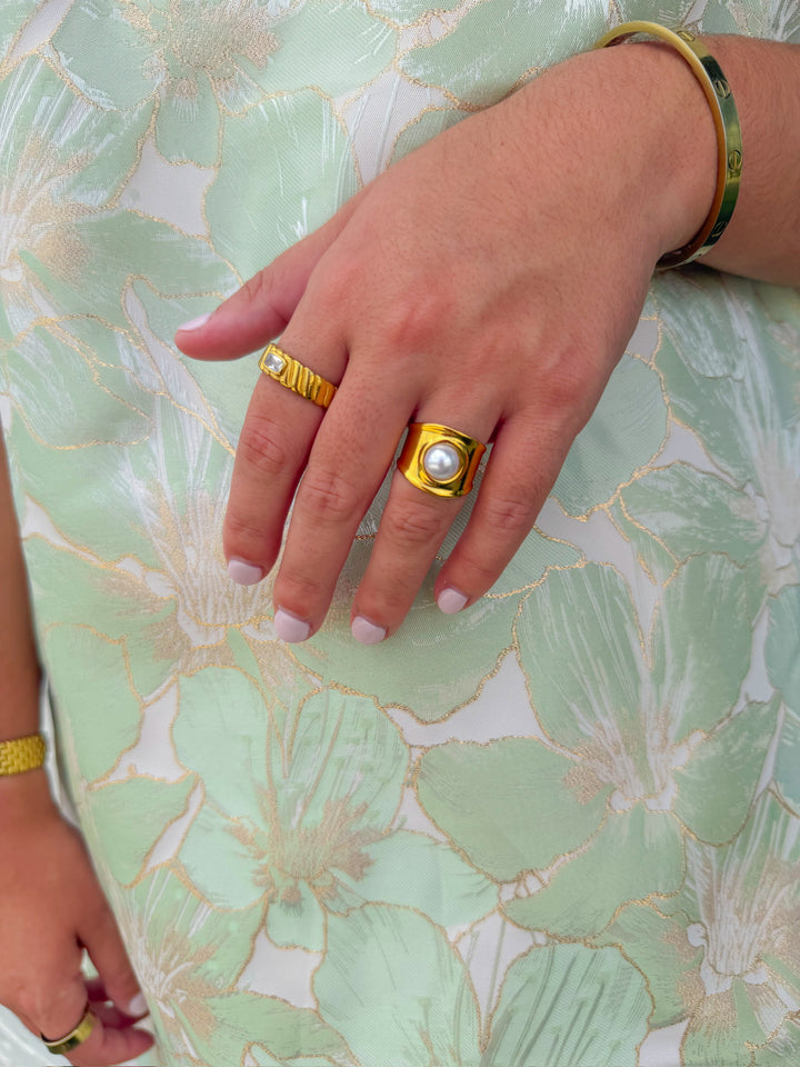 MIA PEARL OVERSIZED RING