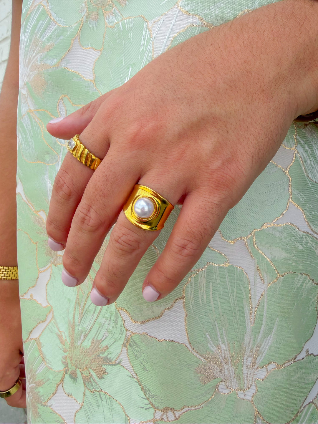 MIA PEARL OVERSIZED RING