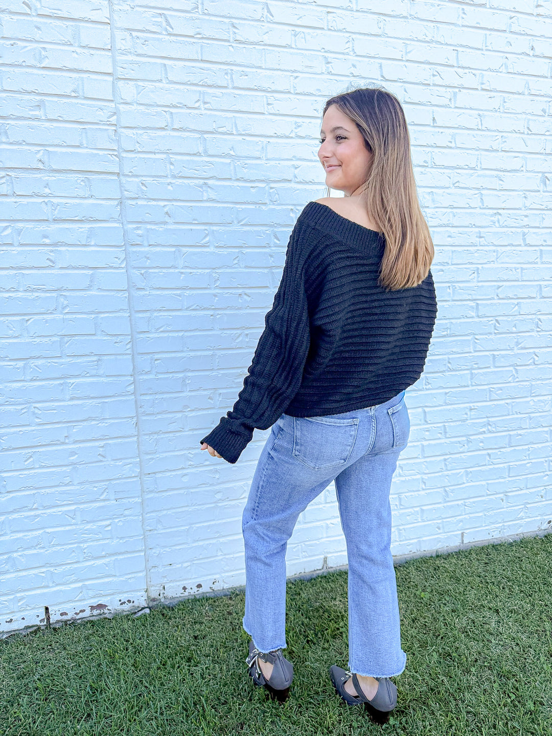 WEEKEND CHARM SWEATER