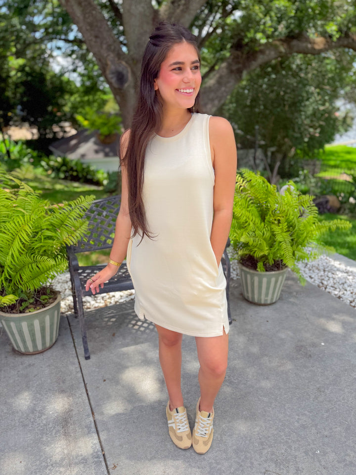 BETTER IN BASICS SLEEVELESS DRESS