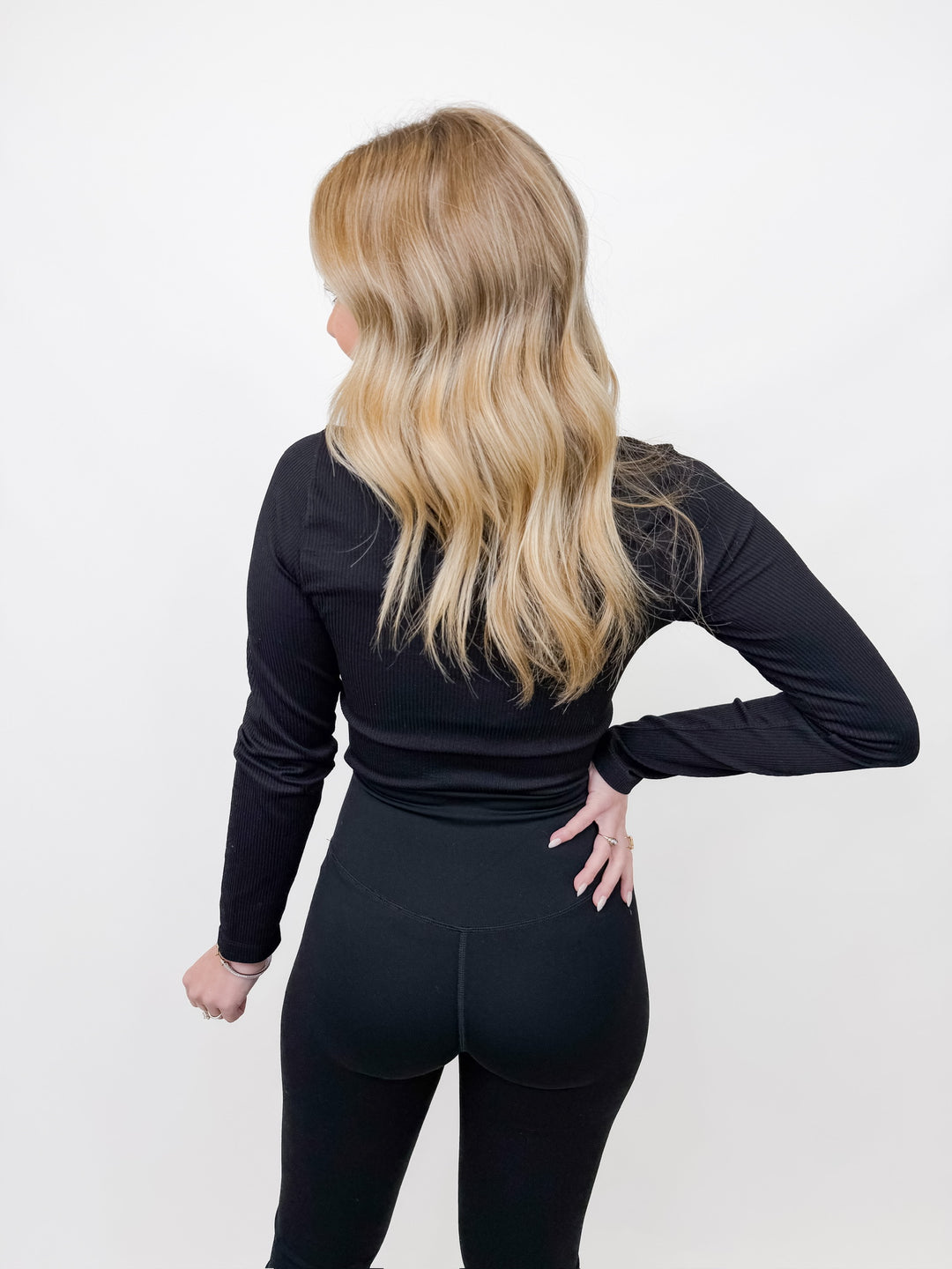 BACK TO BASIC LONG SLEEVE CROP
