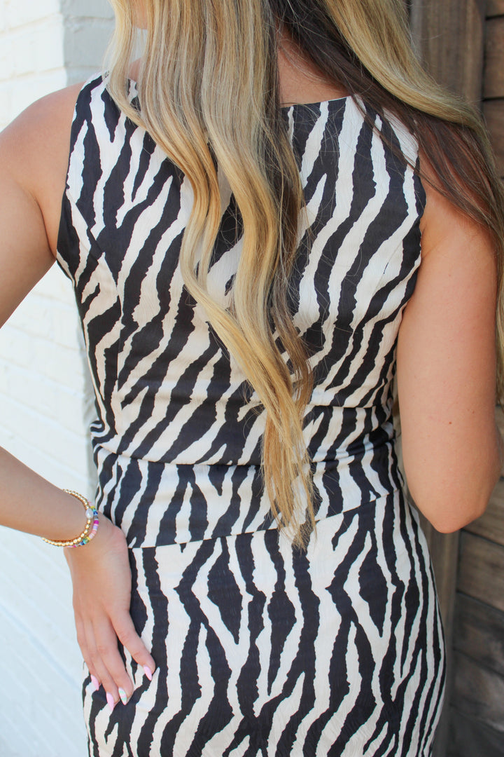 TIGER ICON SATIN SLEEVELESS SET TOP