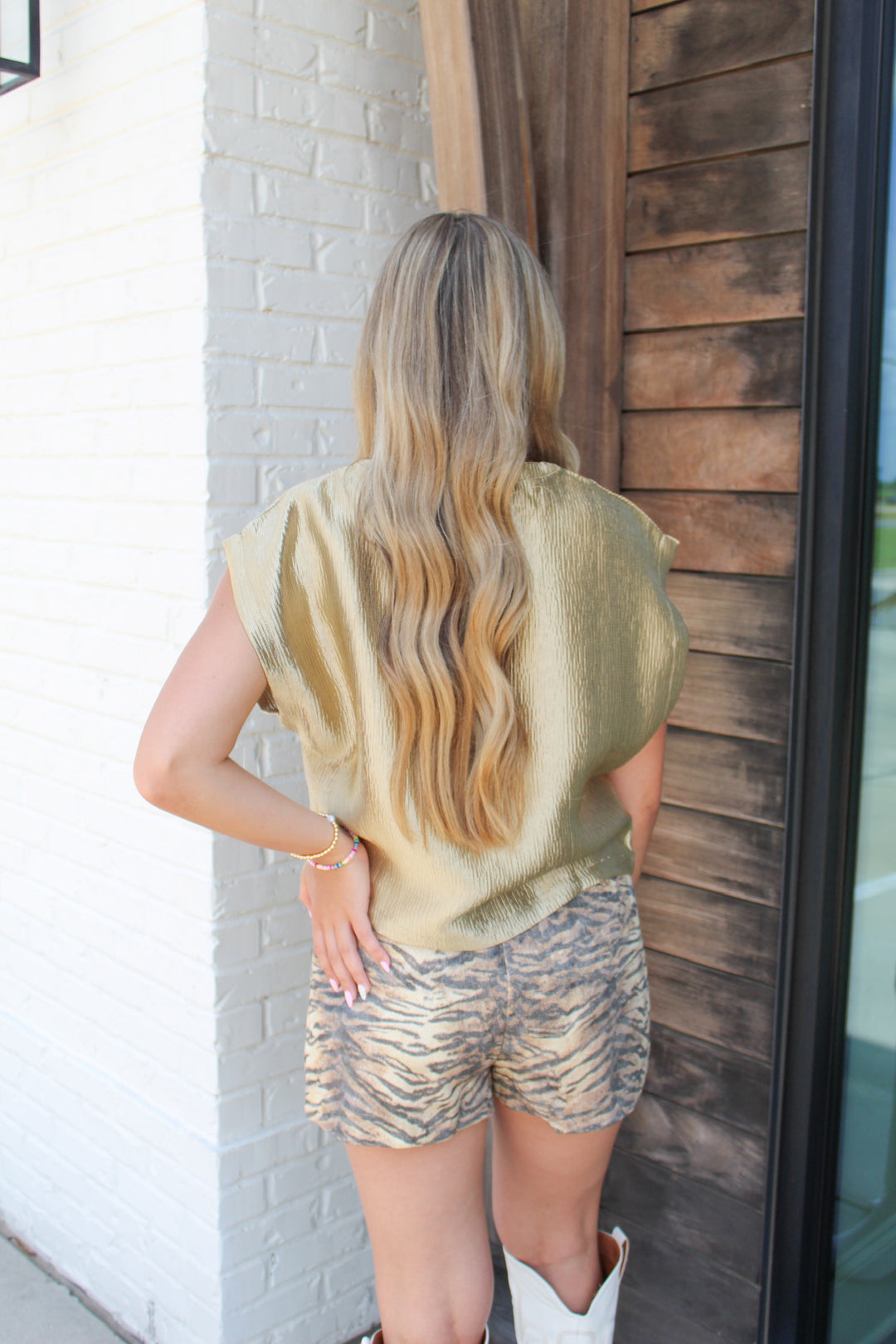 THE GOLDEN HOUR SHORT SLEEVE TOP