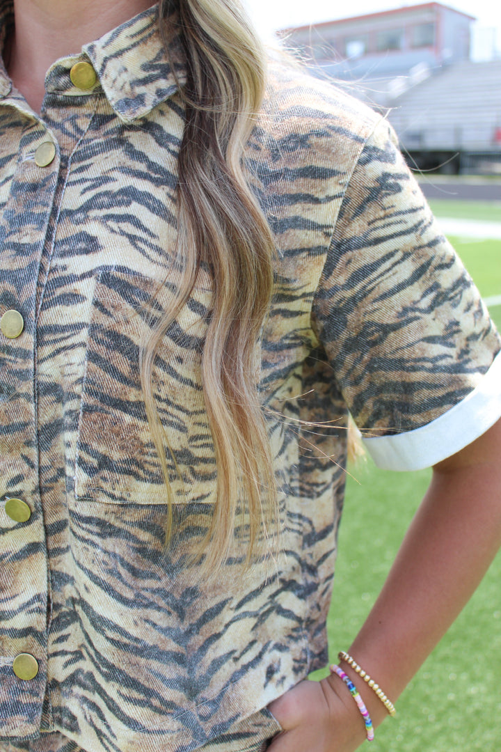 HEAR ME ROAR TIGER PRINT BOXY BUTTON DOWN