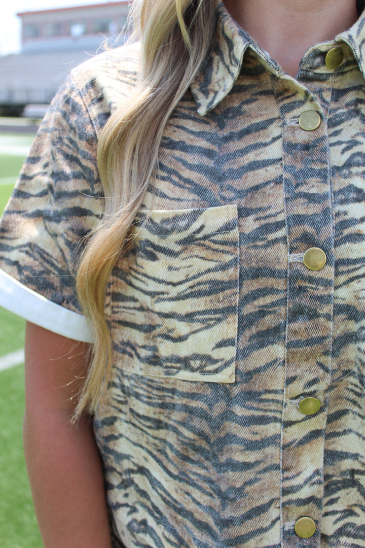 HEAR ME ROAR TIGER PRINT BOXY BUTTON DOWN