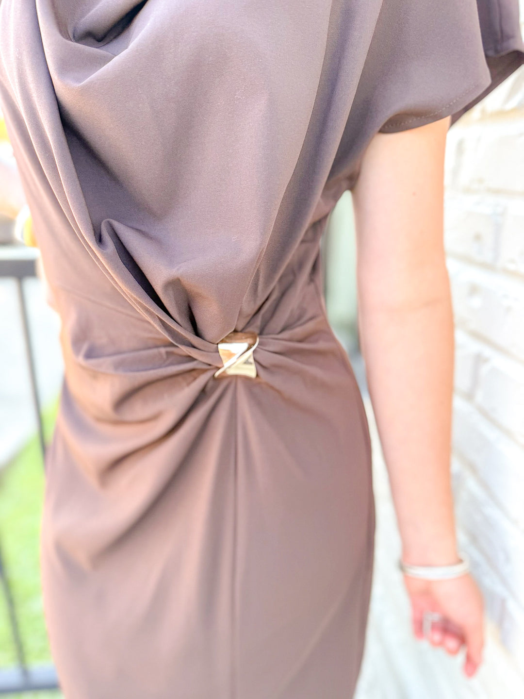 TWISTED ELEGANCE MIDI DRESS