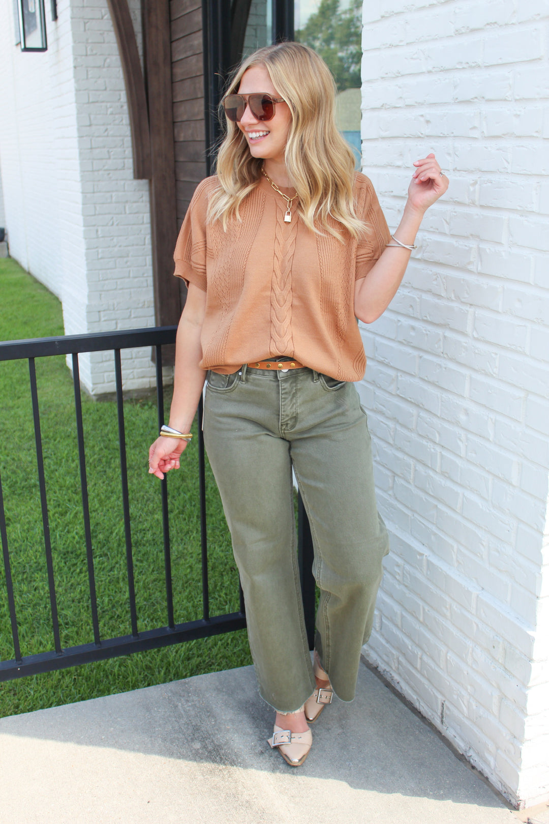 CAMEL SHORT SLEEVE SWEATER