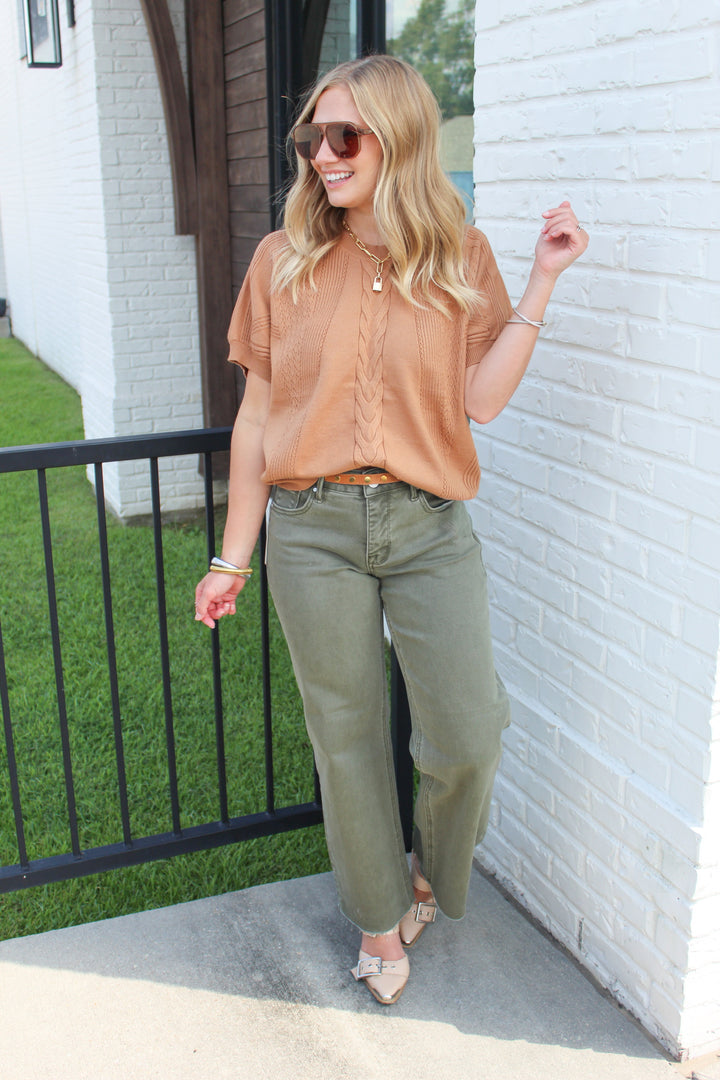 CAMEL SHORT SLEEVE SWEATER