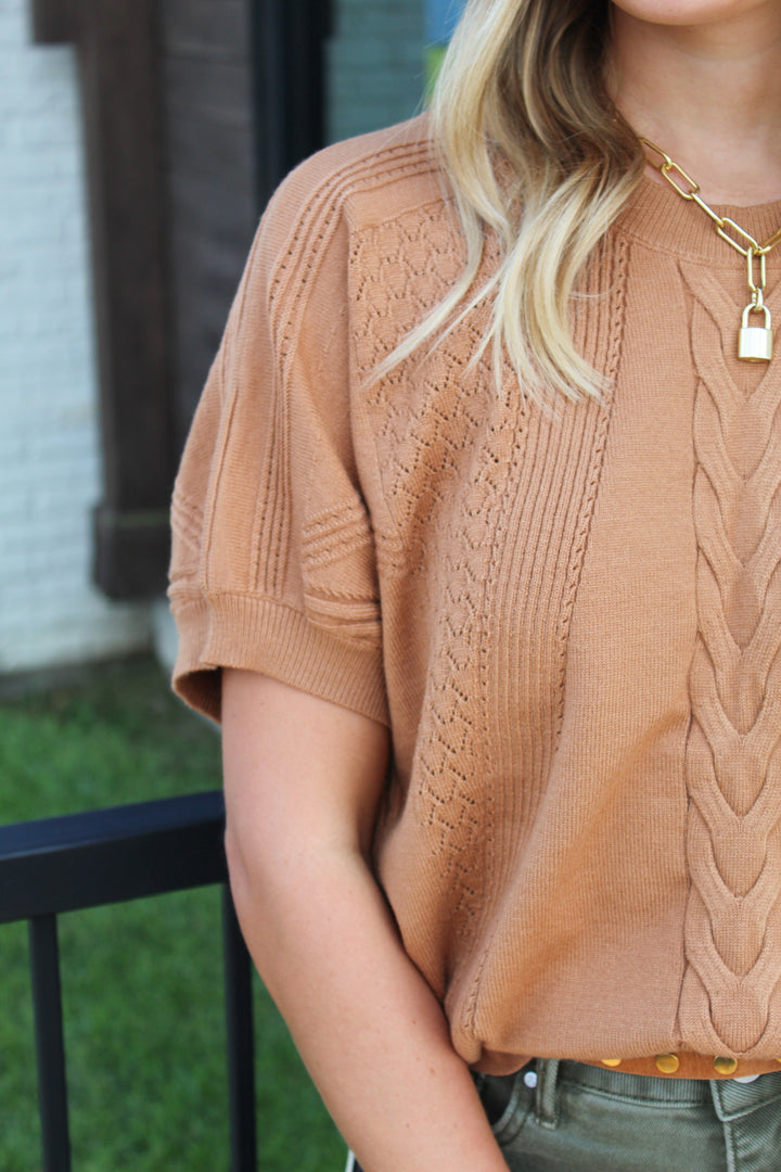 CAMEL SHORT SLEEVE SWEATER