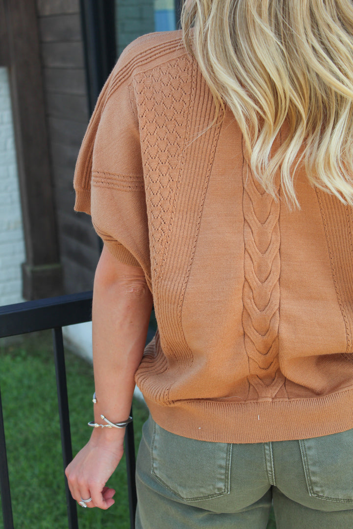 CAMEL SHORT SLEEVE SWEATER