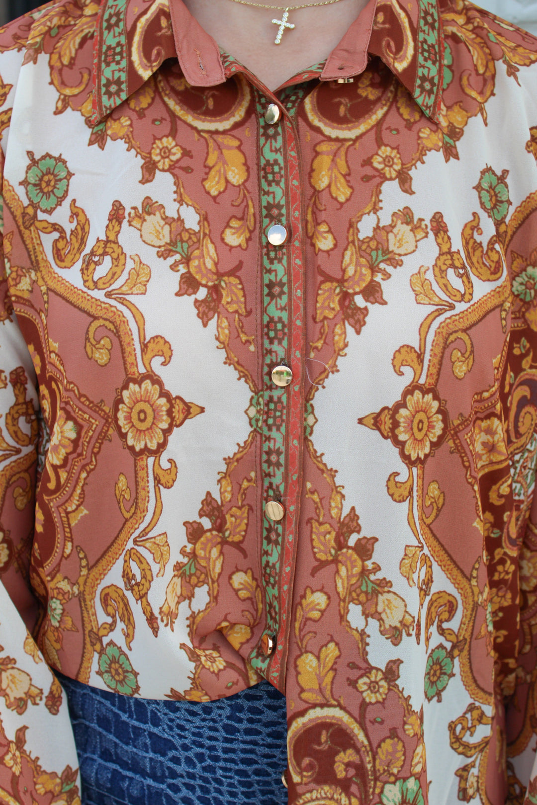 PRETTY IN PAISLEY LONG SLEEVE BUTTON UP TOP