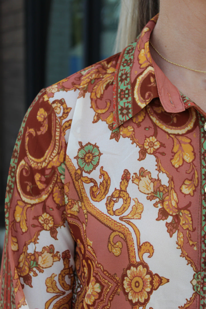 PRETTY IN PAISLEY LONG SLEEVE BUTTON UP TOP