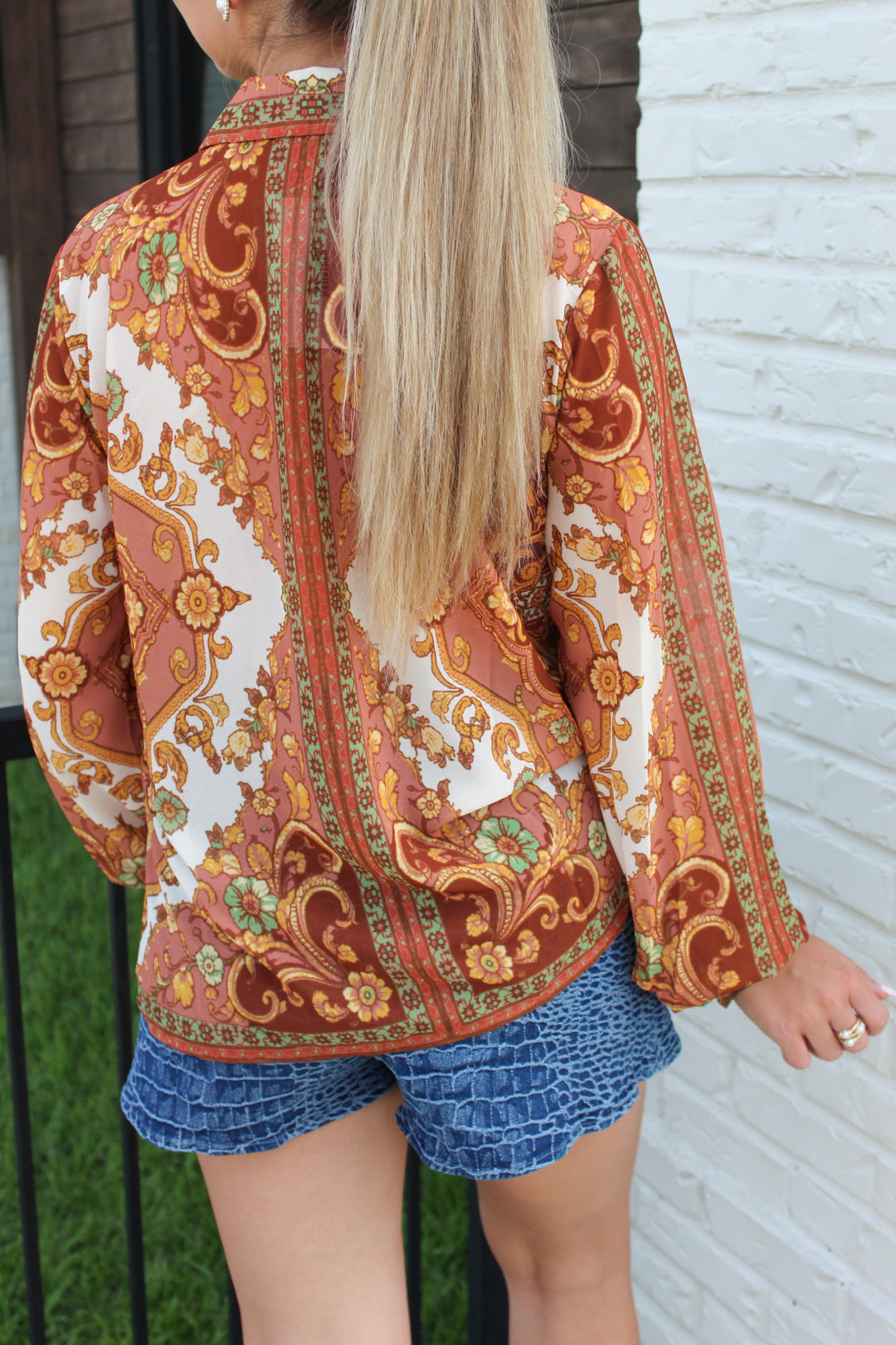 PRETTY IN PAISLEY LONG SLEEVE BUTTON UP TOP