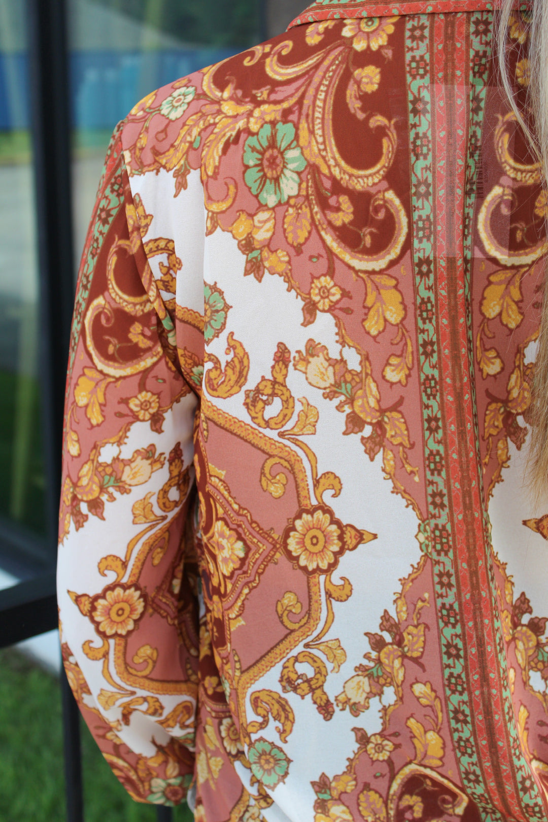 PRETTY IN PAISLEY LONG SLEEVE BUTTON UP TOP