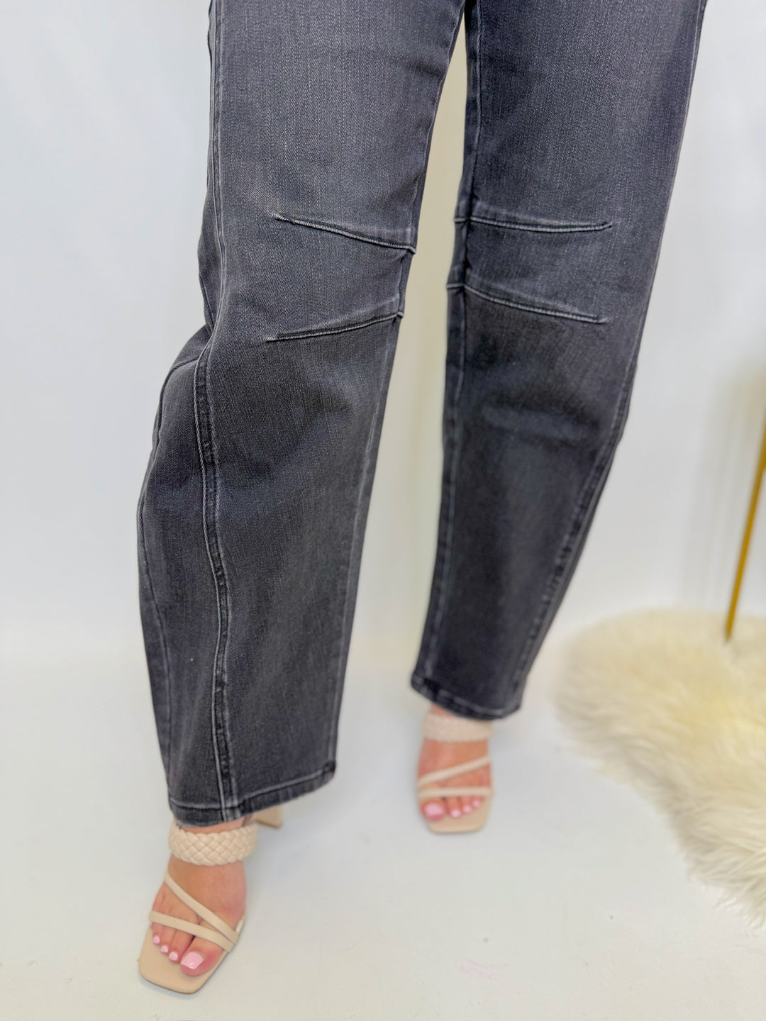 BLACKOUT BARREL JEANS