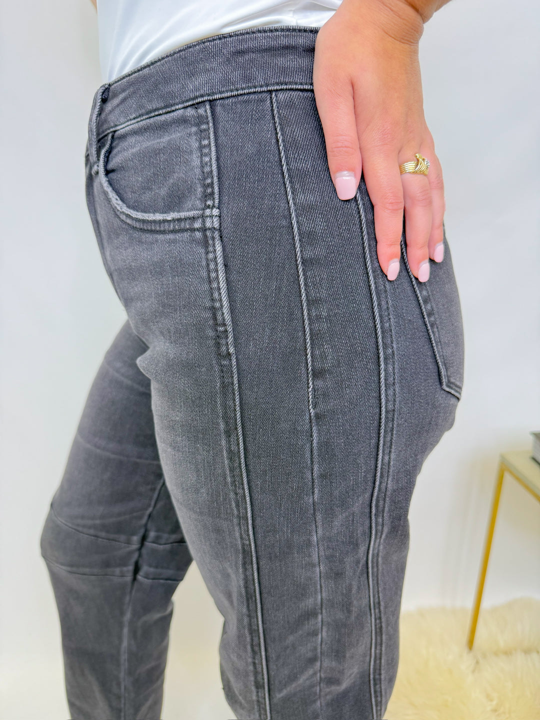 BLACKOUT BARREL JEANS