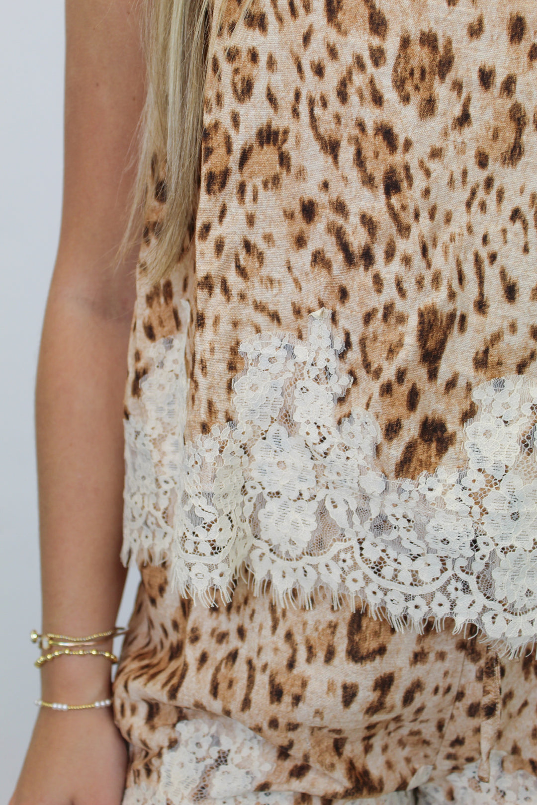 THE LOLA LACE TRIM SLEEVELESS SET TOP
