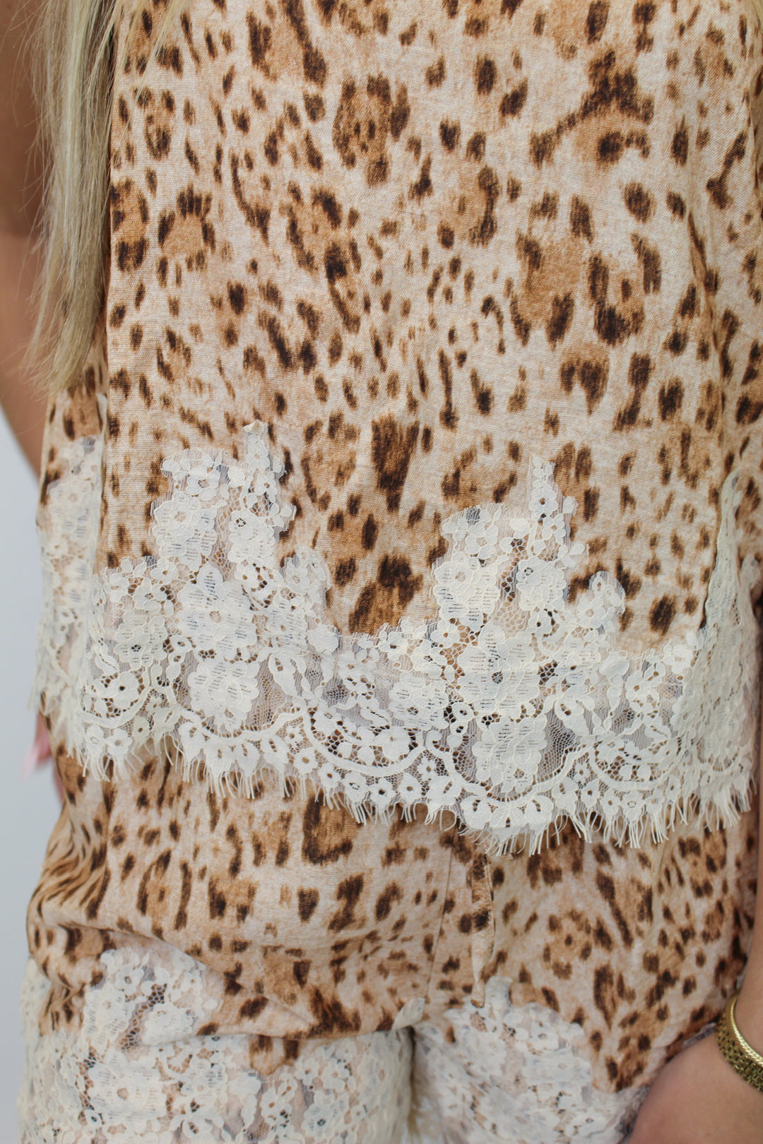 THE LOLA LACE TRIM SLEEVELESS SET TOP