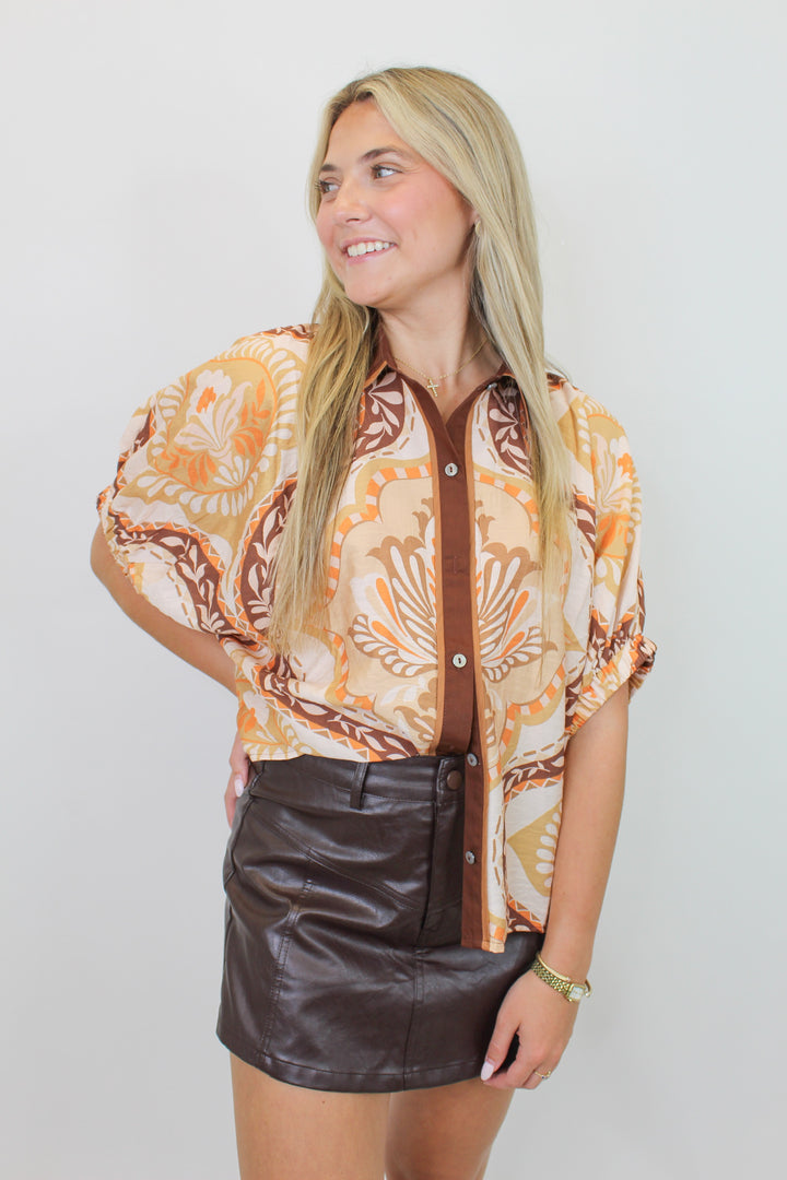 AMBER BUTTON DOWN SHORT SLEEVE TOP