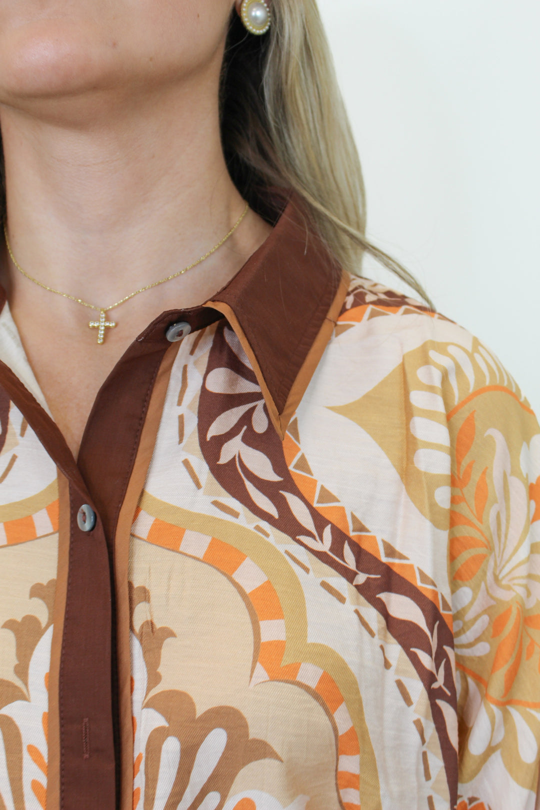 AMBER BUTTON DOWN SHORT SLEEVE TOP