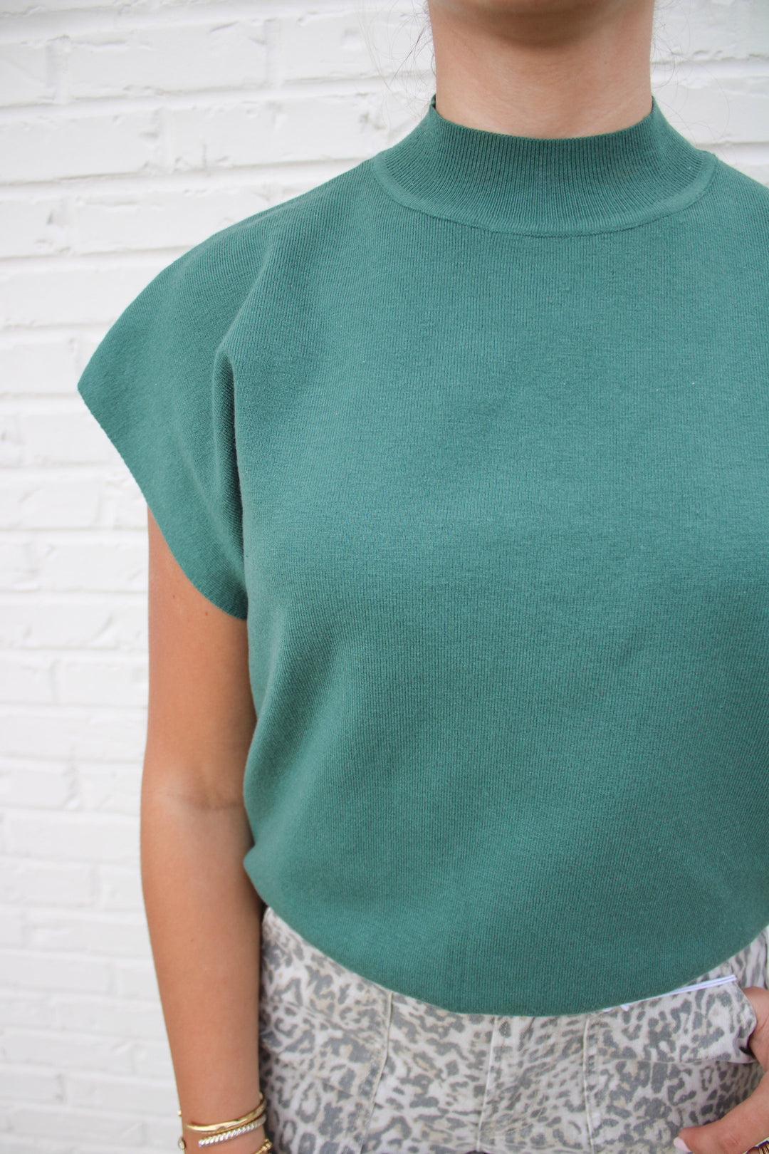 MARLOW SLEEVELESS KNIT TOP