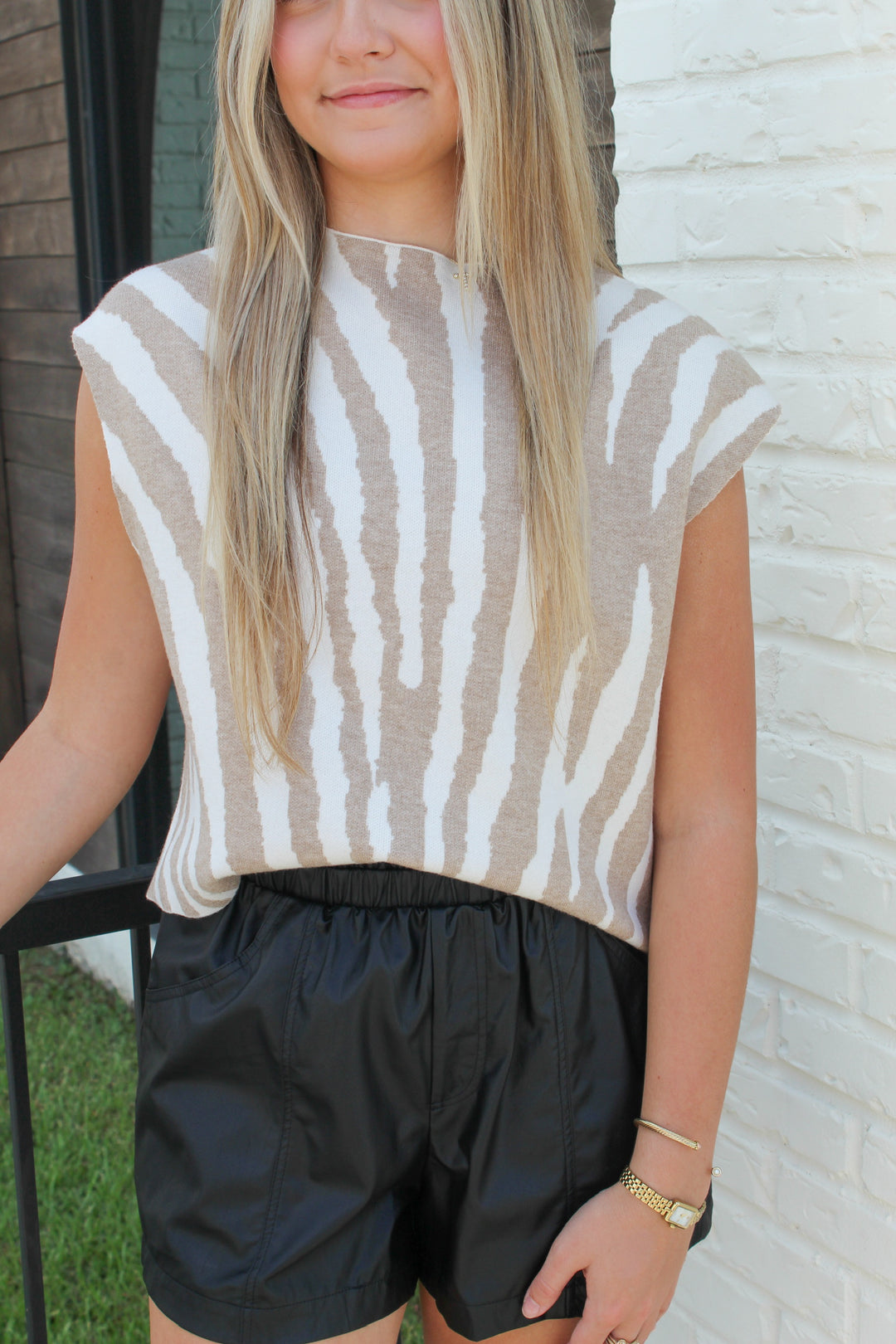 SATURDAY BEST TIGER PRINT SLEEVELESS SWEATER