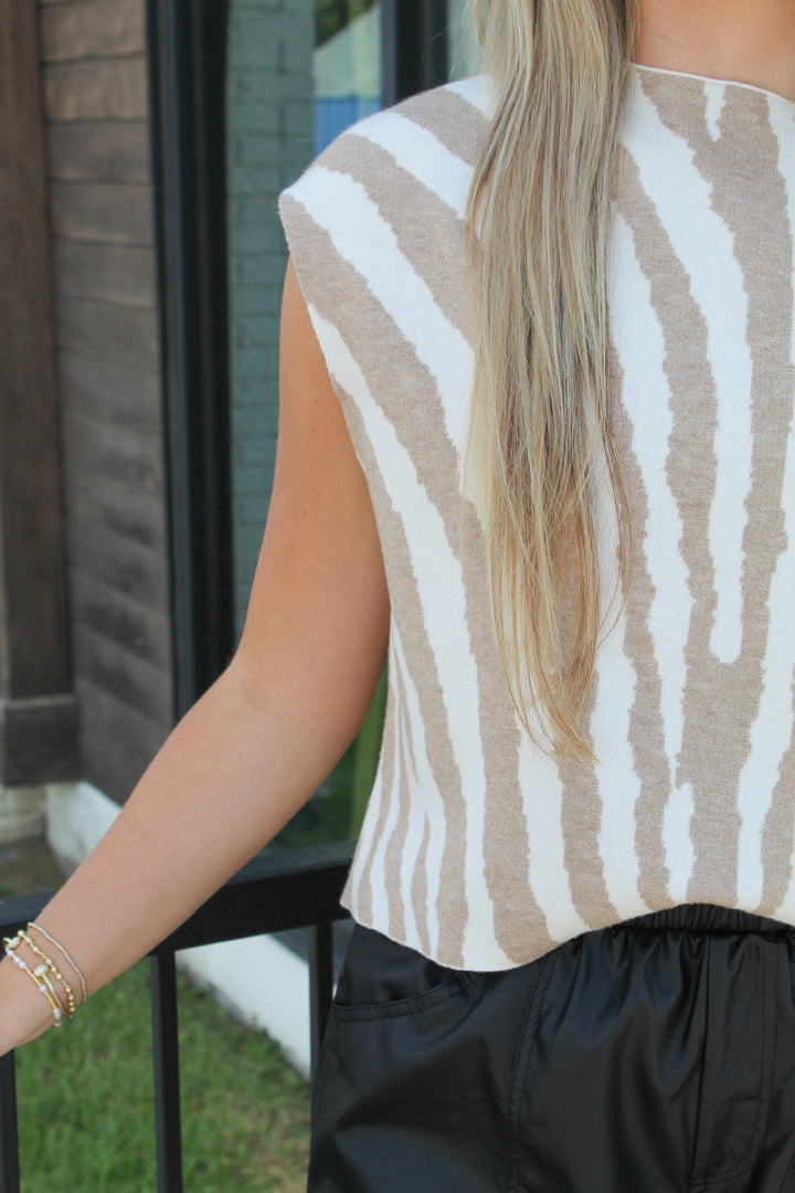 SATURDAY BEST TIGER PRINT SLEEVELESS SWEATER