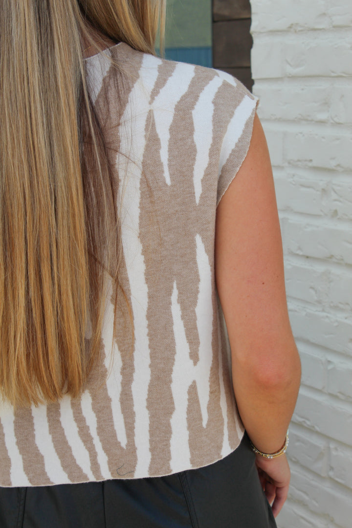 SATURDAY BEST TIGER PRINT SLEEVELESS SWEATER