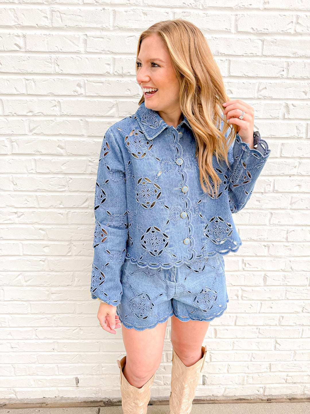 DETAIL DRIVEN SET TOP